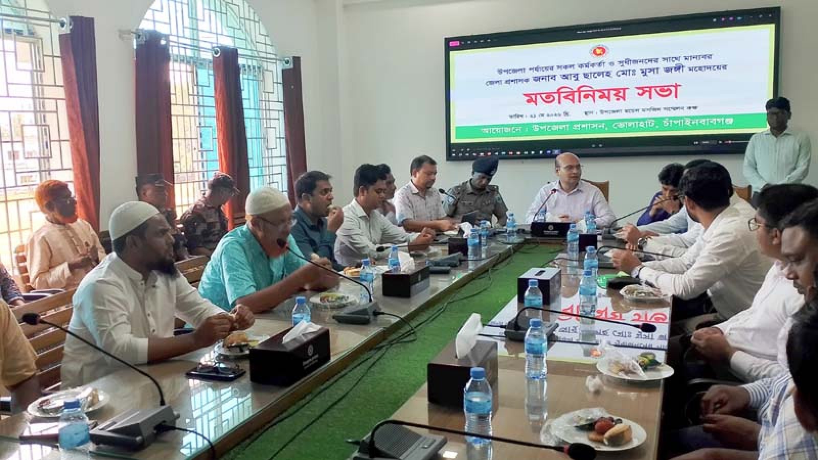 ভোলাহাটে কর্মকর্তা ও সুধিজনদের সাথে জেলা প্রশাসকের মতবিনিময়
