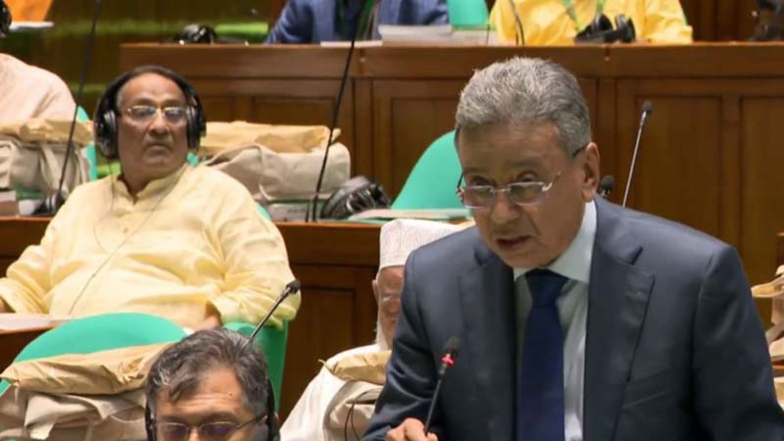 ‘বাজেট ঘাটতি ২ লাখ ৪৩ হাজার কোটি টাকা’