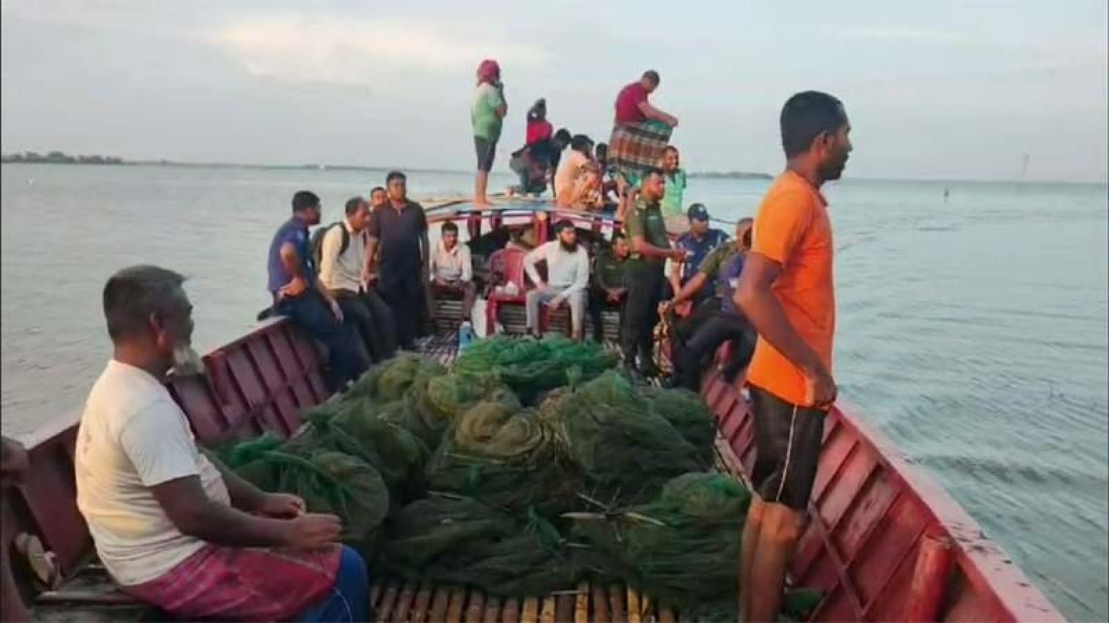 নাটোরে পোনা মাছ নিধন রোধে জরিমানা