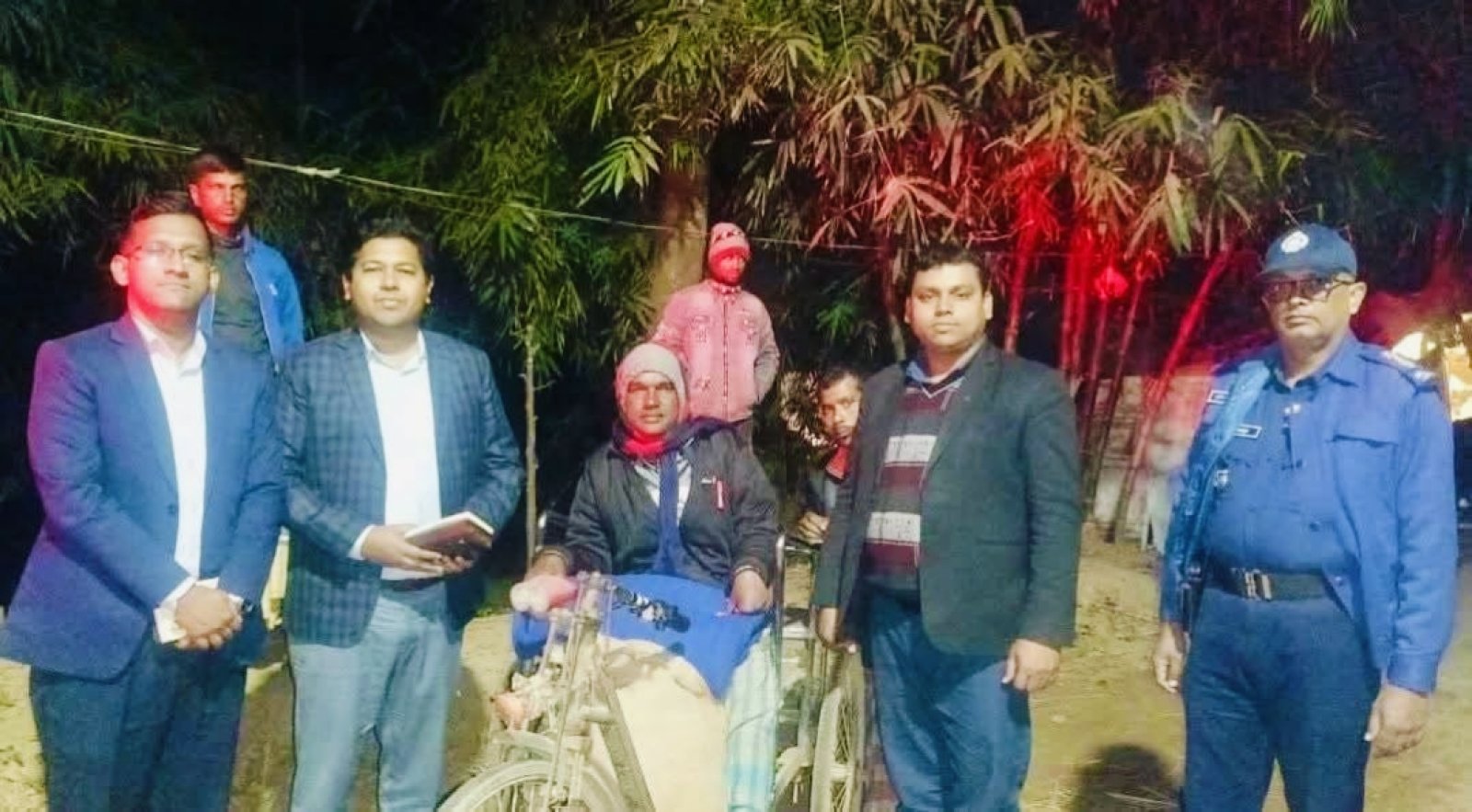 সিংড়ায় শীতবস্ত্র নিয়ে গ্রাম-গঞ্জে ইউএনও