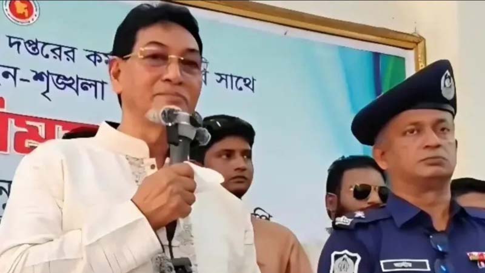 এক থানার ওসিকে দুই মাসের সময় দিলেন চিফ হুইপ