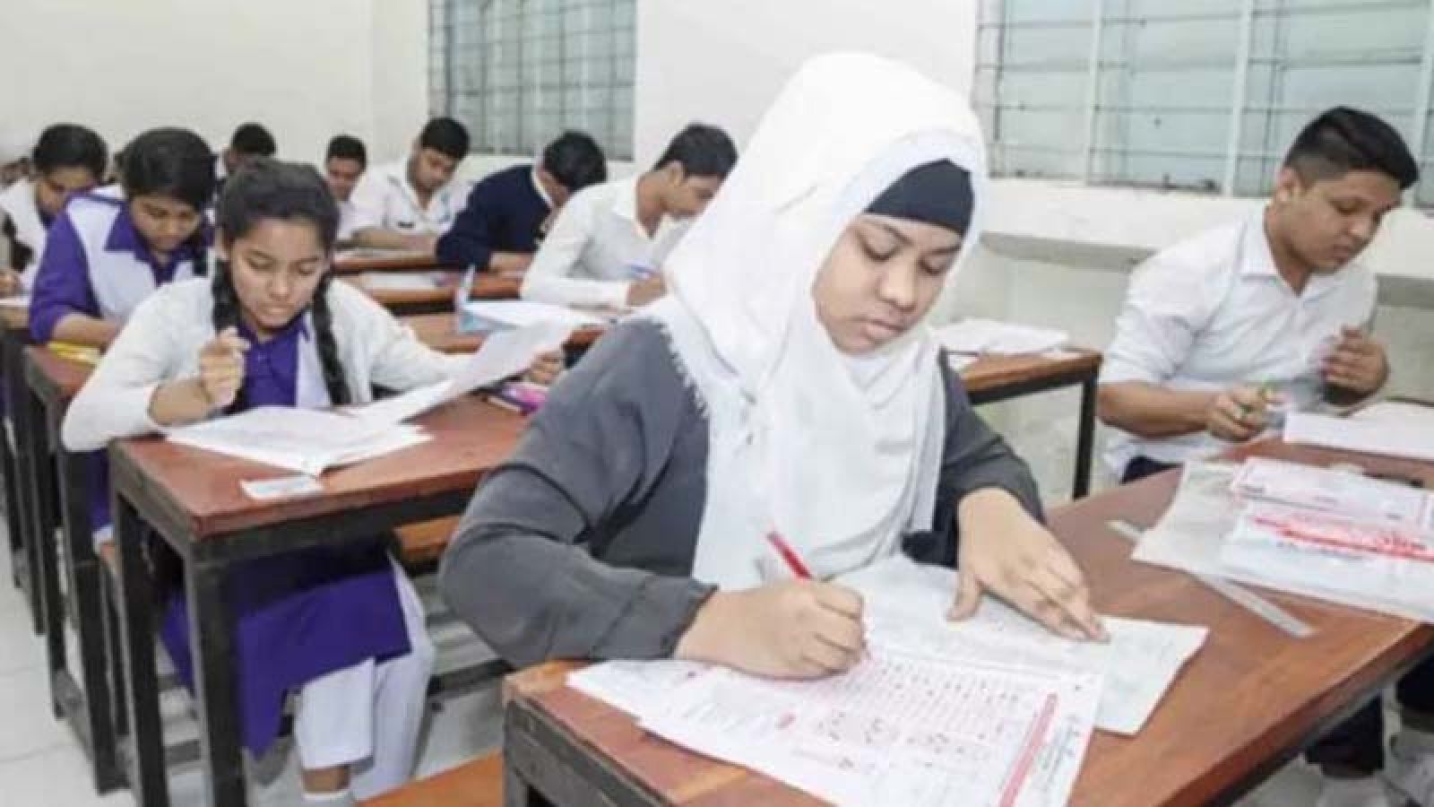 এসএসসি পরীক্ষার্থী ১৮ লাখ ৫৭ হাজার, কোন বোর্ডে কতজন