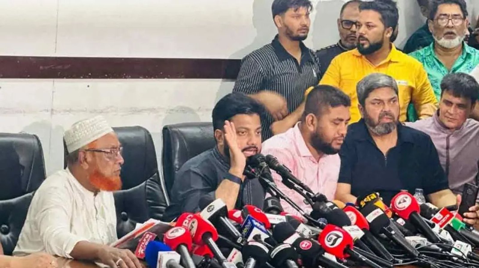 প্রতিমন্ত্রীর পদ থেকে পদত্যাগ করলেন ইশরাক হোসেন