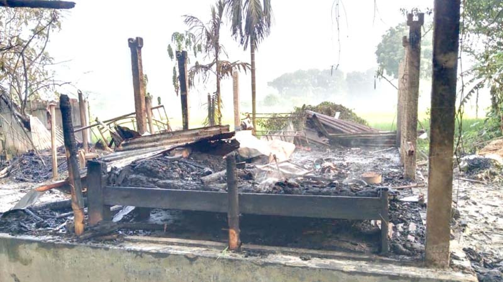 ঈশ্বরদীতে মশা তাড়ানো কয়েলের আগুনে পুড়ল কৃষকের বাড়িসহ সর্বস্ব