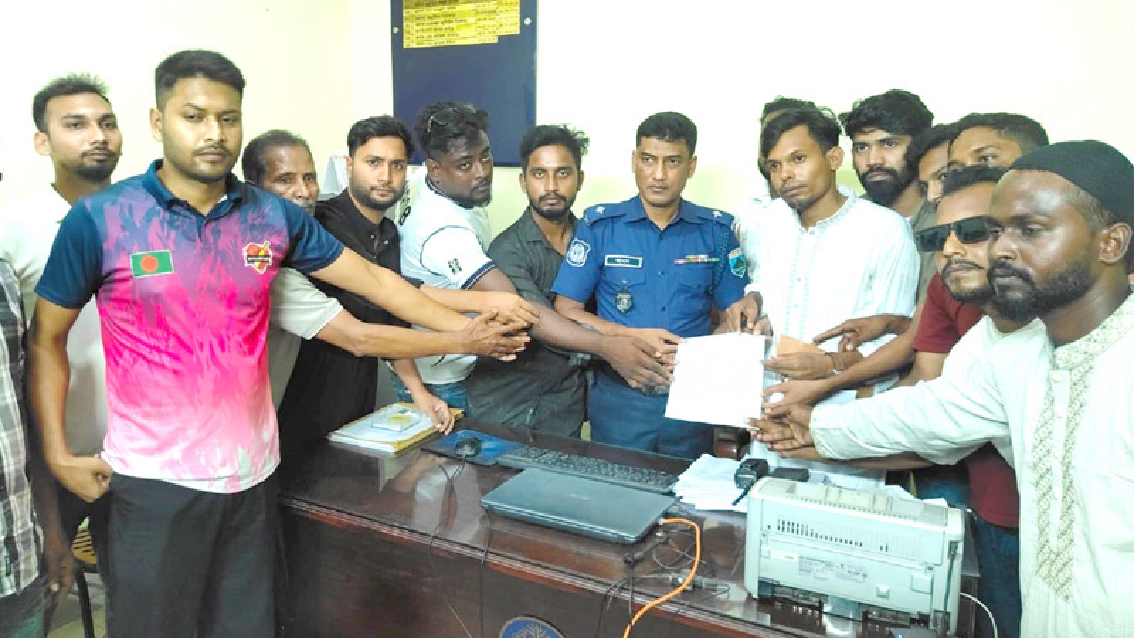 ঈশ্বরদীতে এমপি আমির হামজার ওয়াজে রাজনৈতিক বক্তব্য প্রতিহত করবে ছাত্রদল