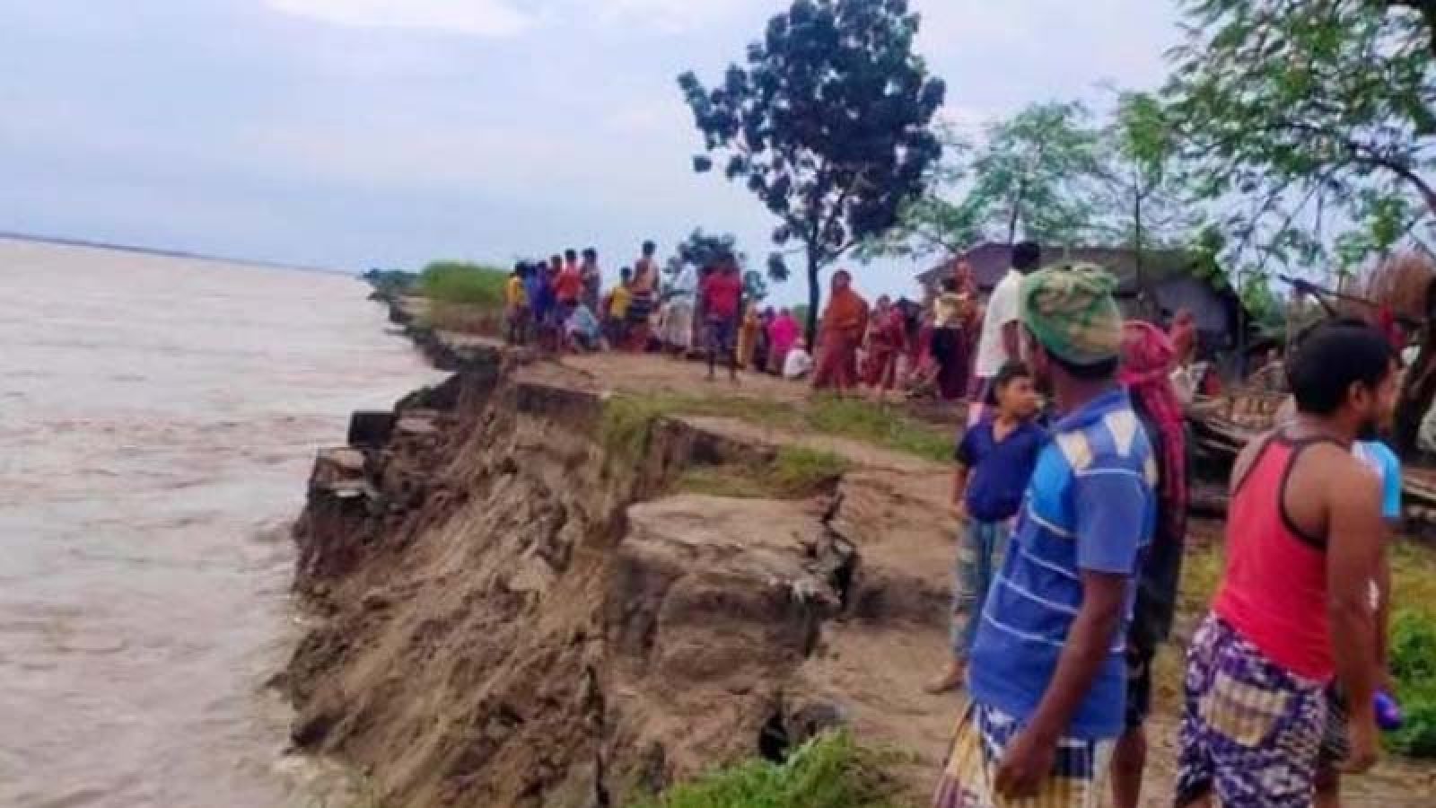পদ্মার ভাঙনে বদলে যাচ্ছে চাঁপাইনবাবগঞ্জের মানচিত্র