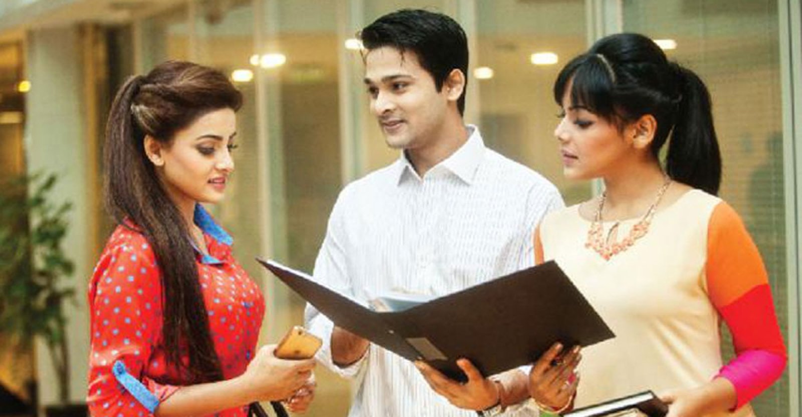 কেমন সম্পর্ক হওয়া উচিত সহকর্মীর সঙ্গে?