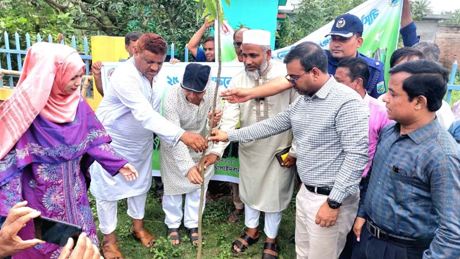 গোমস্তাপুর বৃক্ষরোপণ কর্মসূচির উদ্বোধন