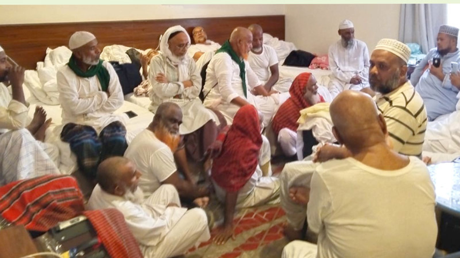 ওমরাহ পালনে গিয়ে শিশুসহ ঈশ্বরদীর ৫০ নারী-পুরুষ ফিরতে পারছেন না দেশে পরিবার ও স্বজনরা উদ্বিগ্ন