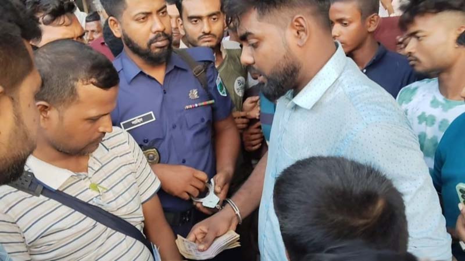 শিবগঞ্জে অবৈধ সার মজুদ, ব্যবসায়ীর এক মাসের কারাদণ্ড