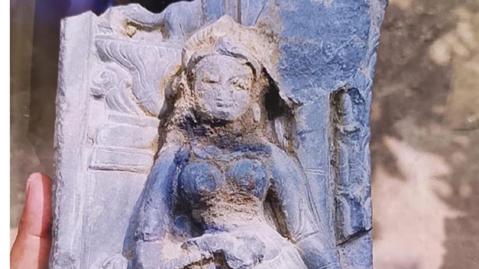 মান্দায় পুকুর খননের সময় মূর্তি উদ্ধার