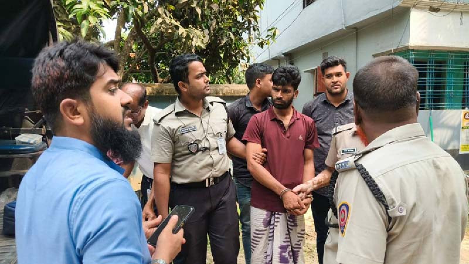 পোরশায় অতিষ্ঠ হয়ে মাদকাসক্ত ছেলেকে ভ্রাম্যমান আদালতে দিলেন বাবা