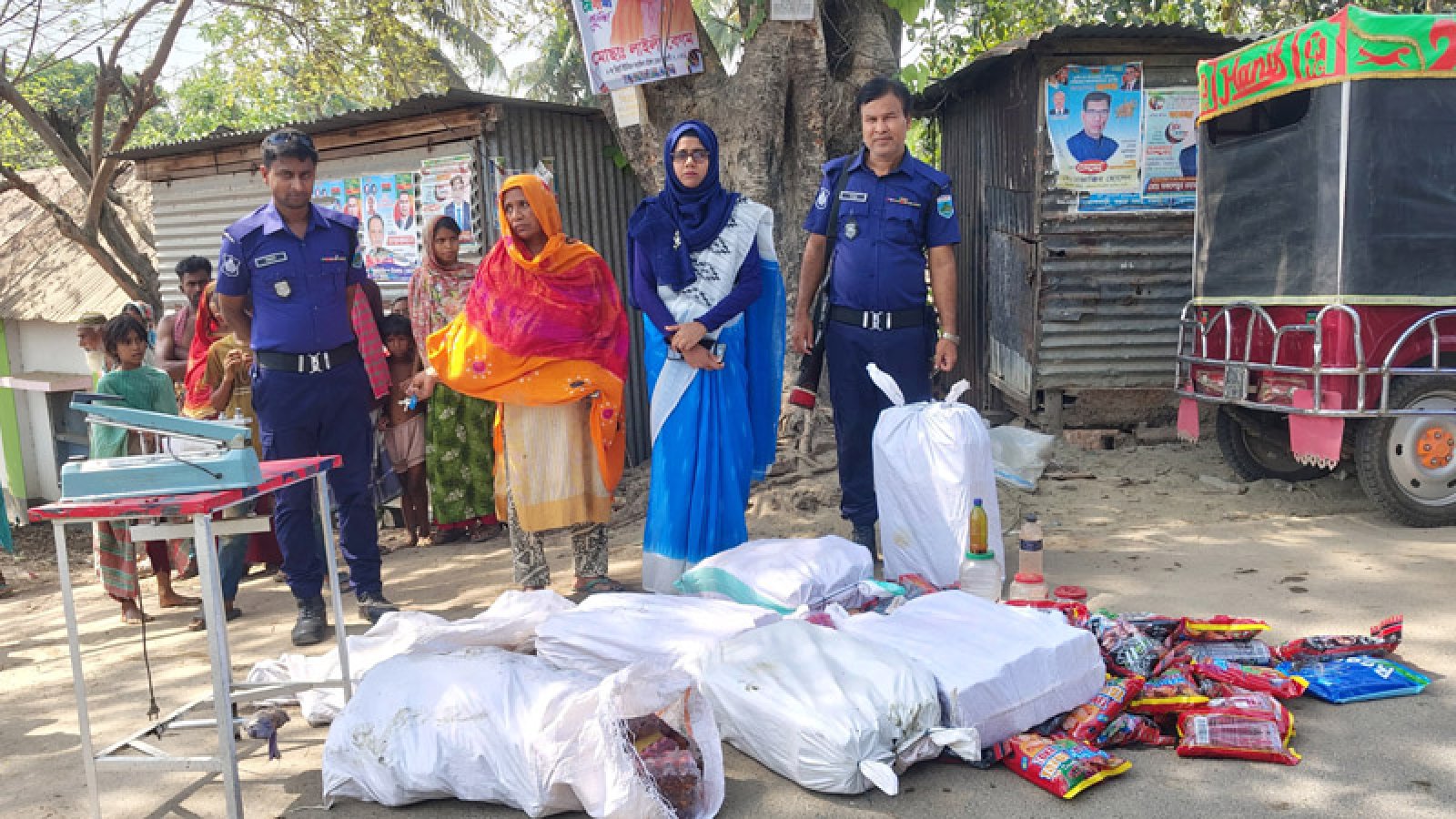 রাণীনগরে নকল জুস কারখানায় অভিযান, বিপুল পরিমাণ পণ্য জব্দ-জরিমানা