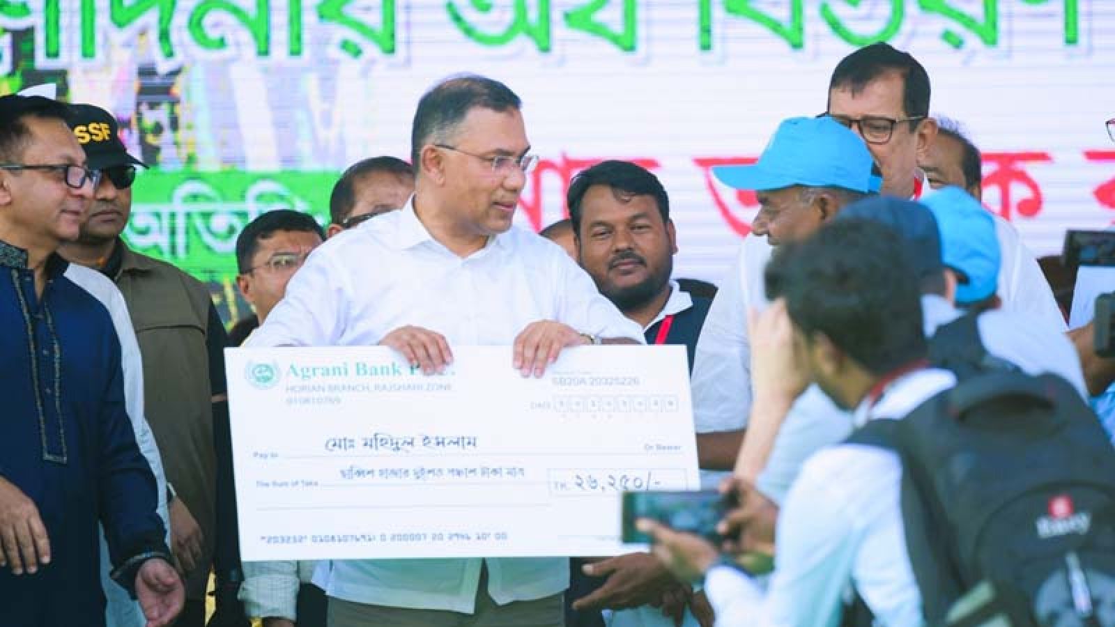রাজশাহীতে আখচাষীদের ১২ কোটি টাকা প্রণোদনা দিয়েছেন প্রধানমন্ত্রী