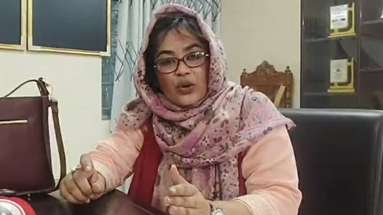 সেই নারী শিক্ষককে সাময়িক বরখাস্ত!