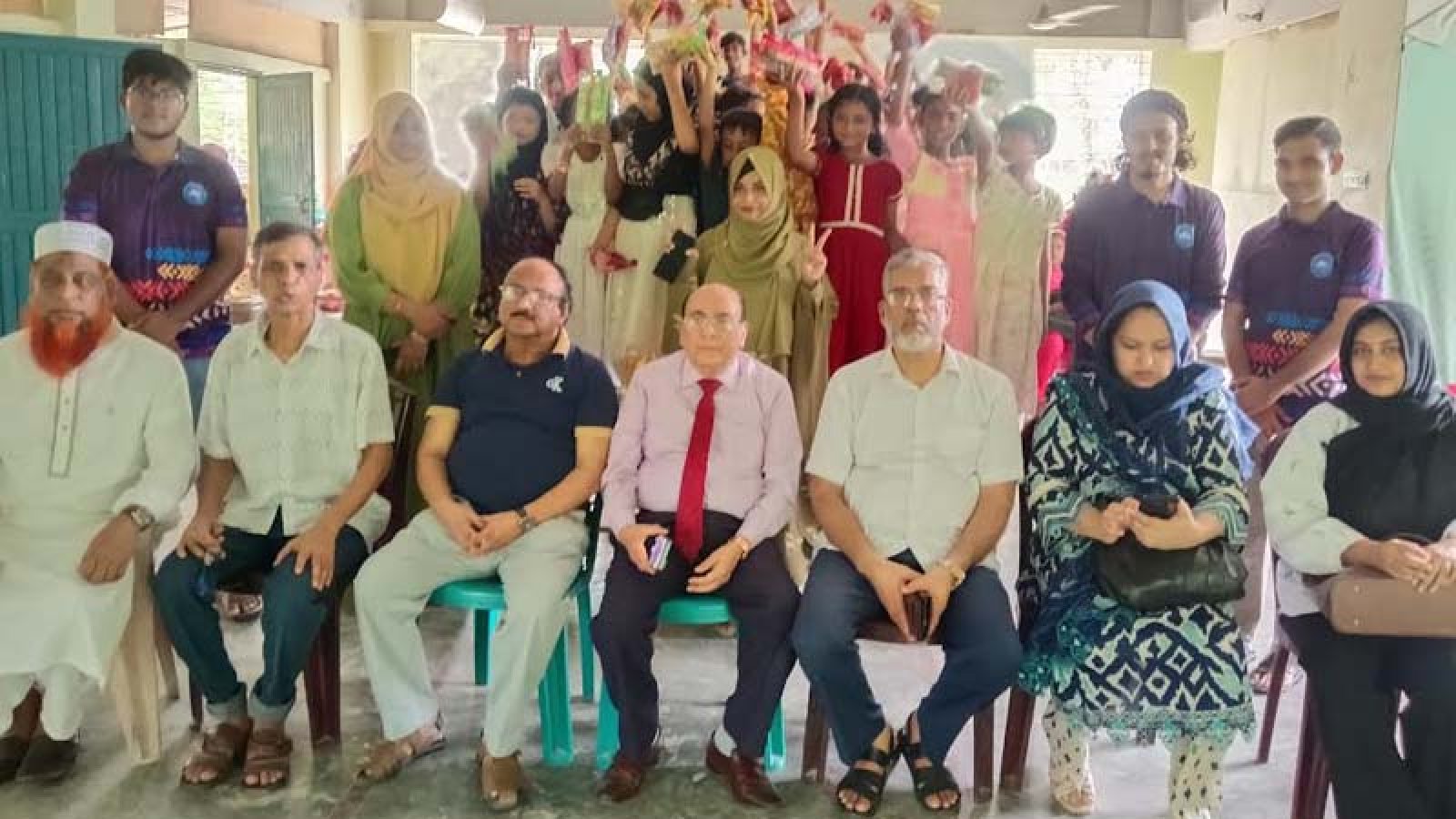 রাজশাহীতে শিশুদের স্বাস্থ্য ও শিক্ষা উপকরণ বিতরণ