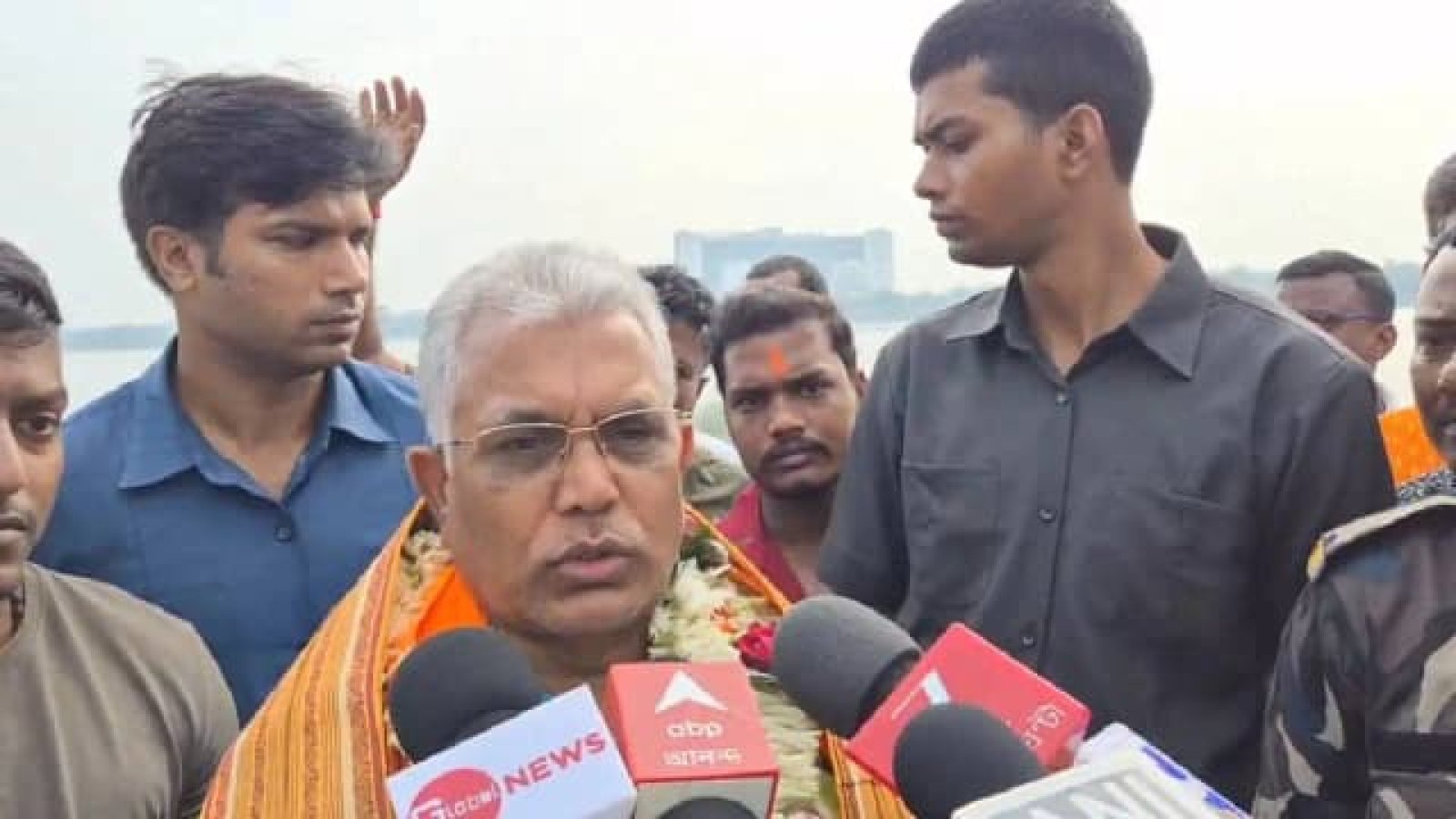 শপথ নিয়েই মমতাকে বিঁধলেন দিলীপ