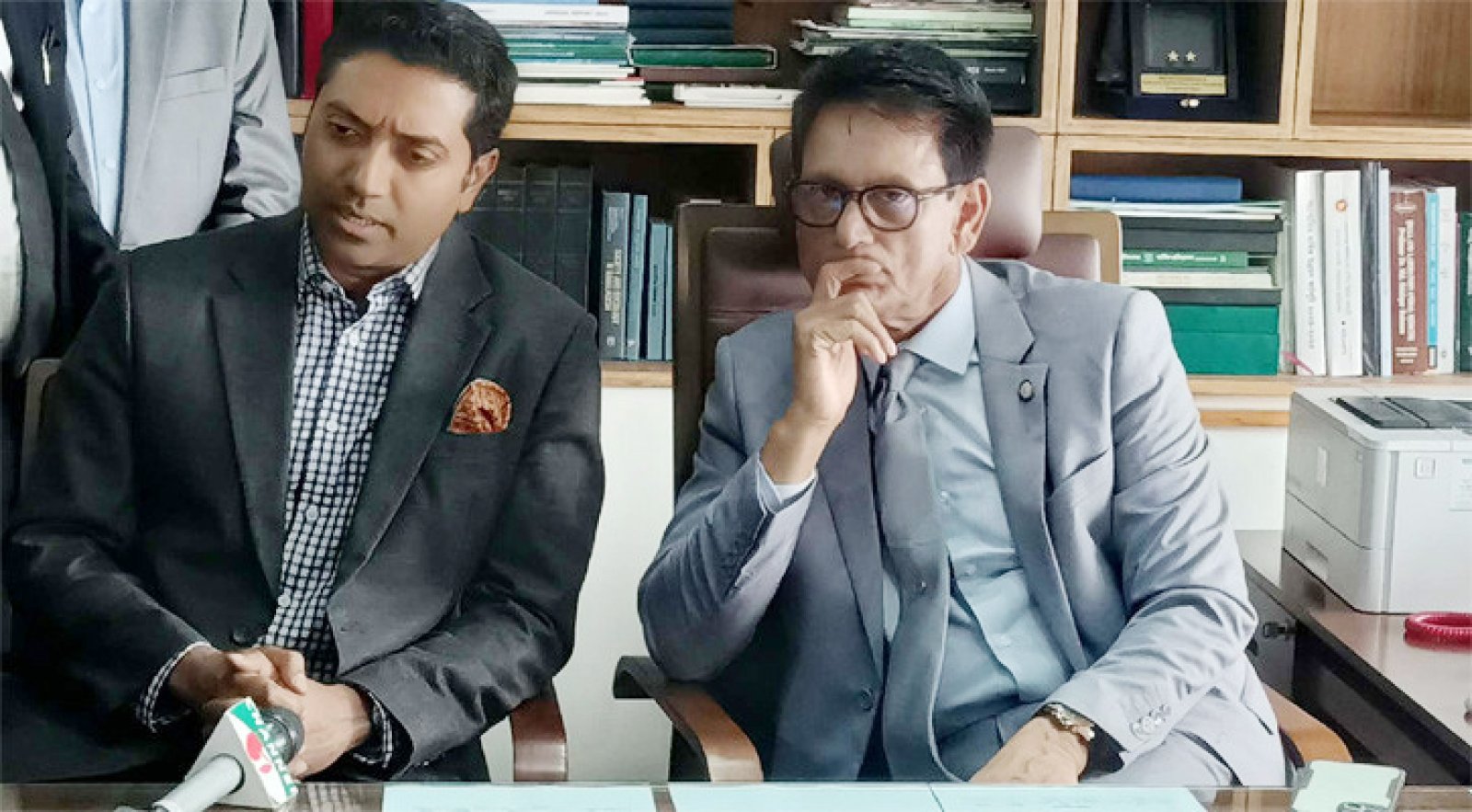একসঙ্গে সচিবালয়ে, পাশাপাশি বসলেন দুই শিক্ষামন্ত্রী