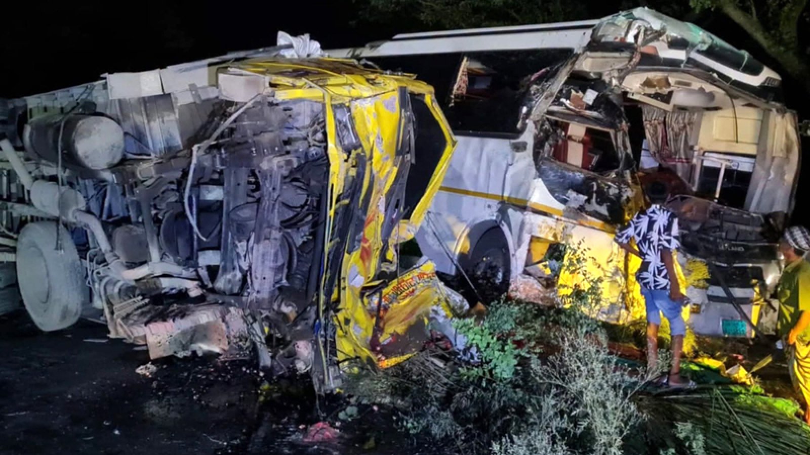 রূপপুর প্রকল্পে কর্মরত রুশ নাগরিক বহনকারী বাস ও ট্রাকের সংঘর্ষে নিহত ১, আহত ১২