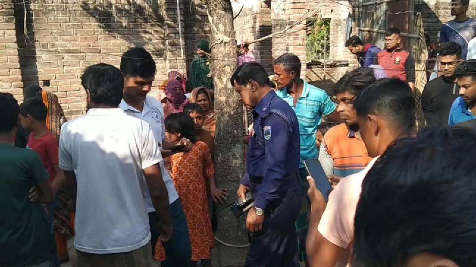 আটঘরিয়ায় নেশার টাকার জন্য বাবাকে কুপিয়ে হত্যা, অভিযুক্ত ছেলে আটক