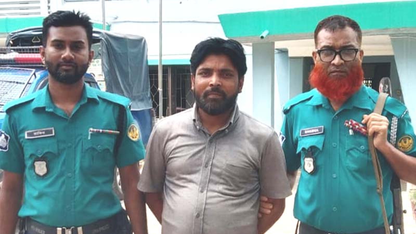নগরীতে সিকিউরিটি গার্ডকে মারধর ও ছুরি ধরে হত্যার হুমকি, অভিযোগের এক ঘণ্টার মধ্যে আসামি গ্রেপ্তার