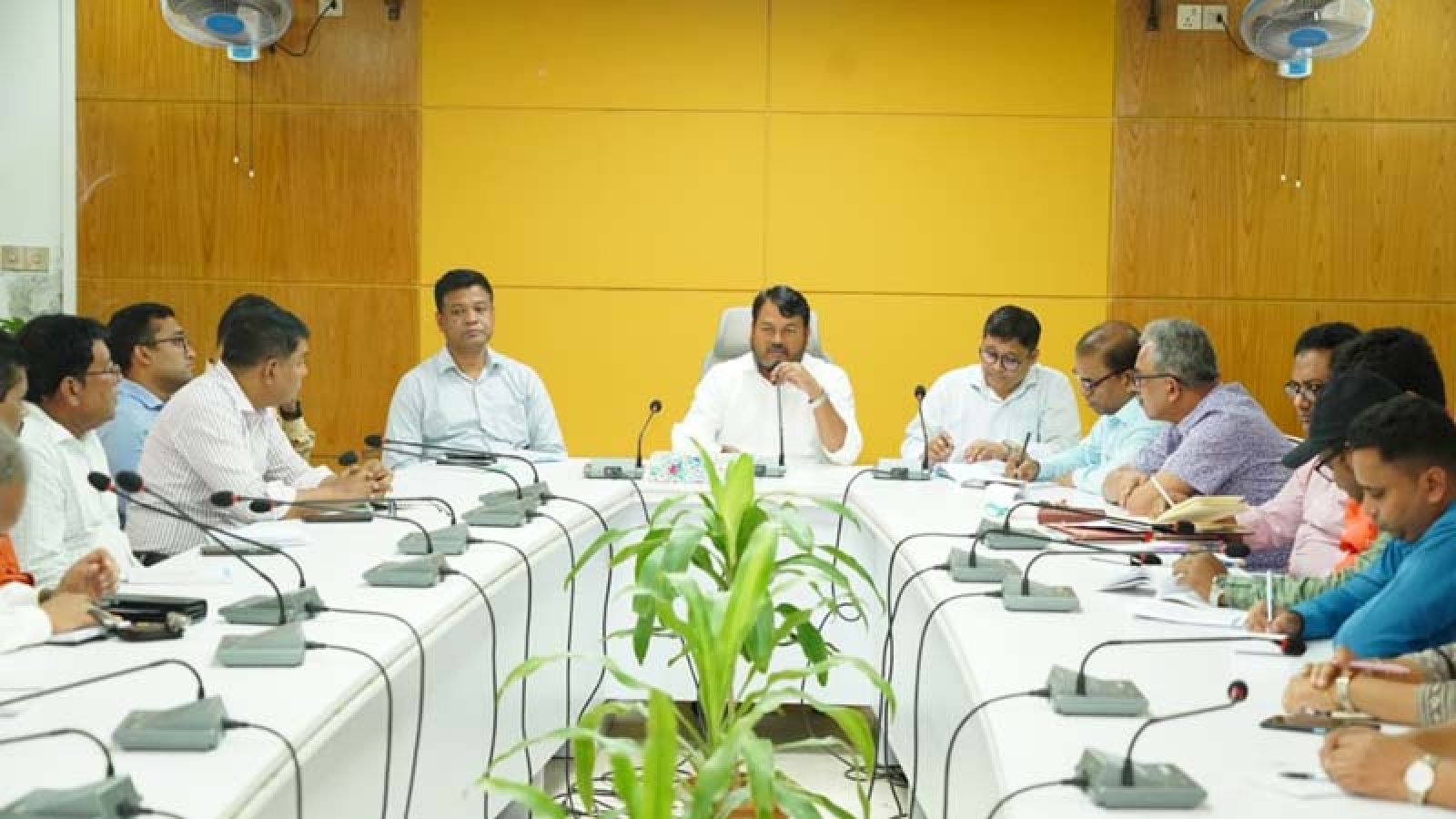 নগরীর পরিচ্ছন্নতা ও সৌন্দর্যবর্ধনে রাসিকের কার্যক্রম জোরদারের নির্দেশ