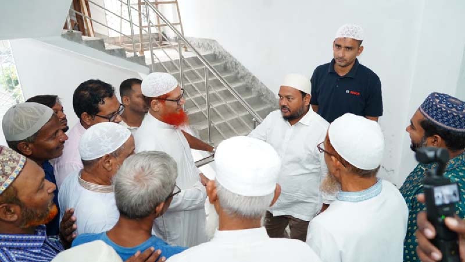 বহরমপুর বায়তুল মামুর মসজিদ পরিদর্শনে রাসিক প্রশাসক