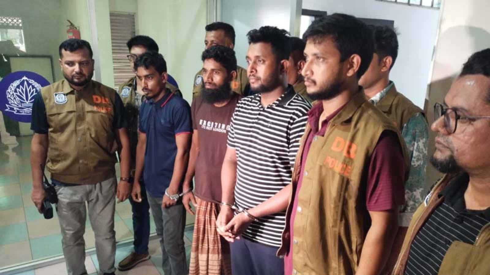 নাটোরে ফেসবুকে চটকদার বিজ্ঞাপন দিয়ে অনুমোদনহীন ওষুধ বিক্রি, গ্রেফতার ৩