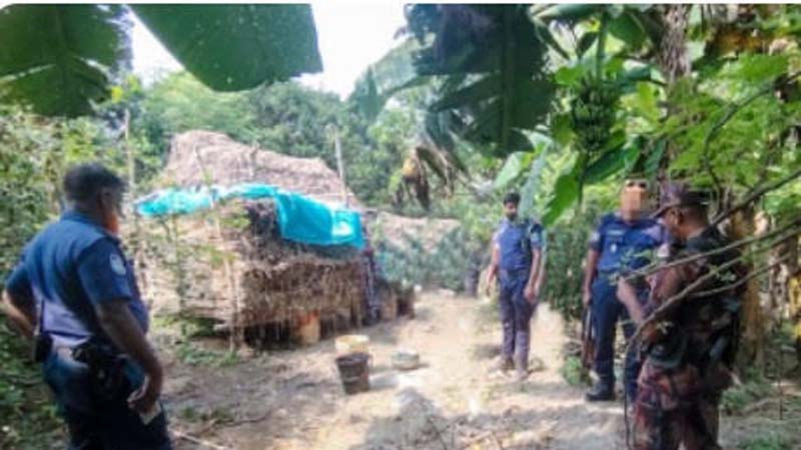 শিবগঞ্জে ১৯টি ককটেল সদৃশ বস্তু উদ্ধার
