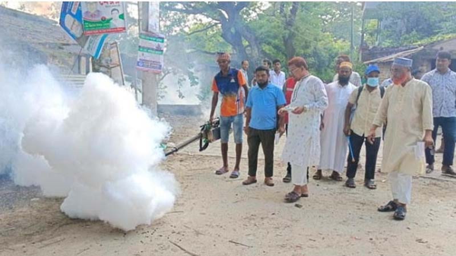 ডেঙ্গুর প্রকোপ ঠেকাতে চাঁপাইনবাবগঞ্জে ৮ টিমের অভিযান, আরও জোরদারের দাবি