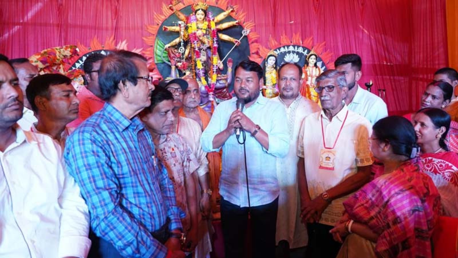 শারদীয় দুর্গাপূজা উপলক্ষে বিভিন্ন পূজামণ্ডপ পরিদর্শন ও সনাতন ধর্মাবলম্বীদের সঙ্গে রাসিক প্রশাসকের শুভেচ্ছা বিনিময়