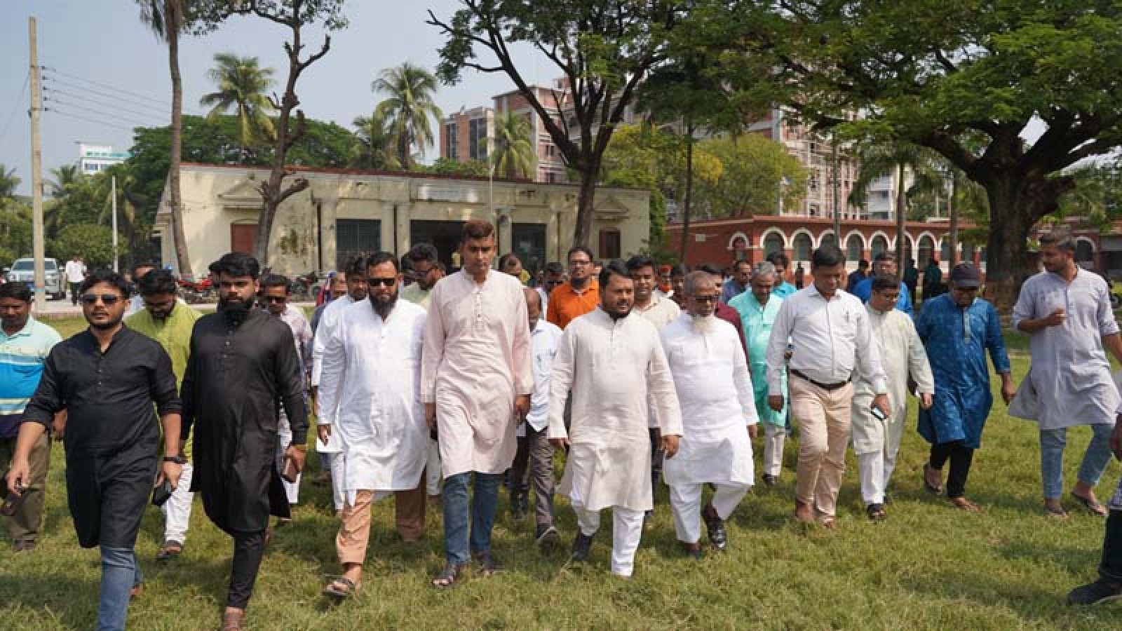 প্রধানমন্ত্রীর রাজশাহী সফর উপলক্ষে মাদ্রাসা মাঠ পরিদর্শন করলেন রাসিক প্রশাসক