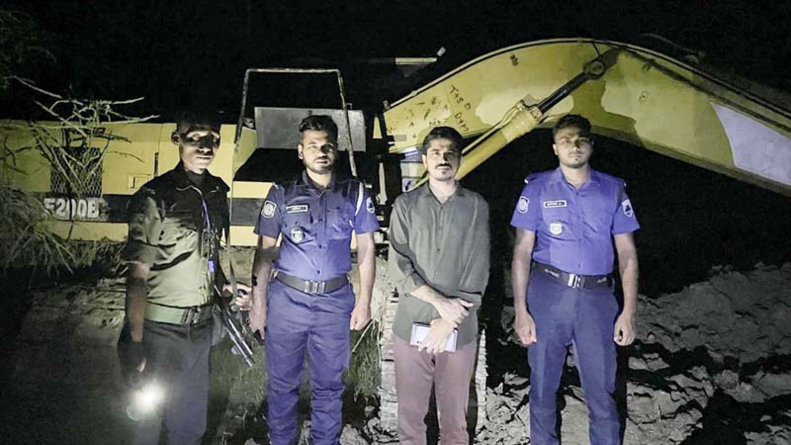 পুঠিয়ায় ৪টি এস্কেভেটর অকেজো