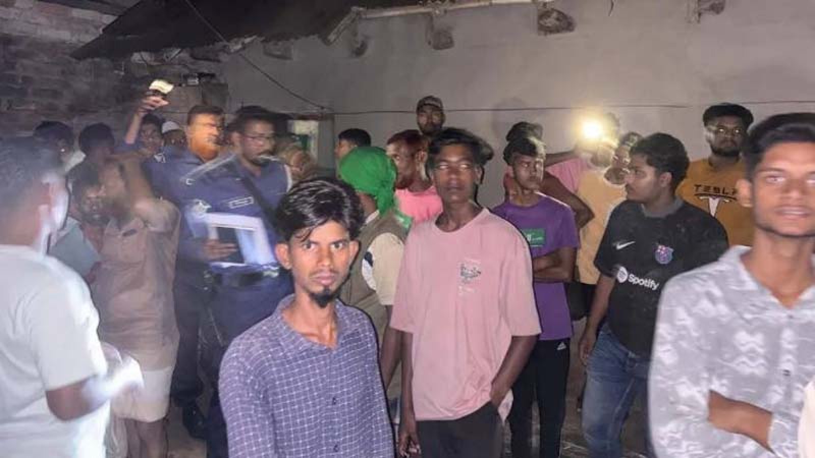 জয়পুরহাটে ছেলের বাঁশের খুঁটির আঘাতে বাবার মৃত্যু, মা-মেয়ে হাসপাতালে