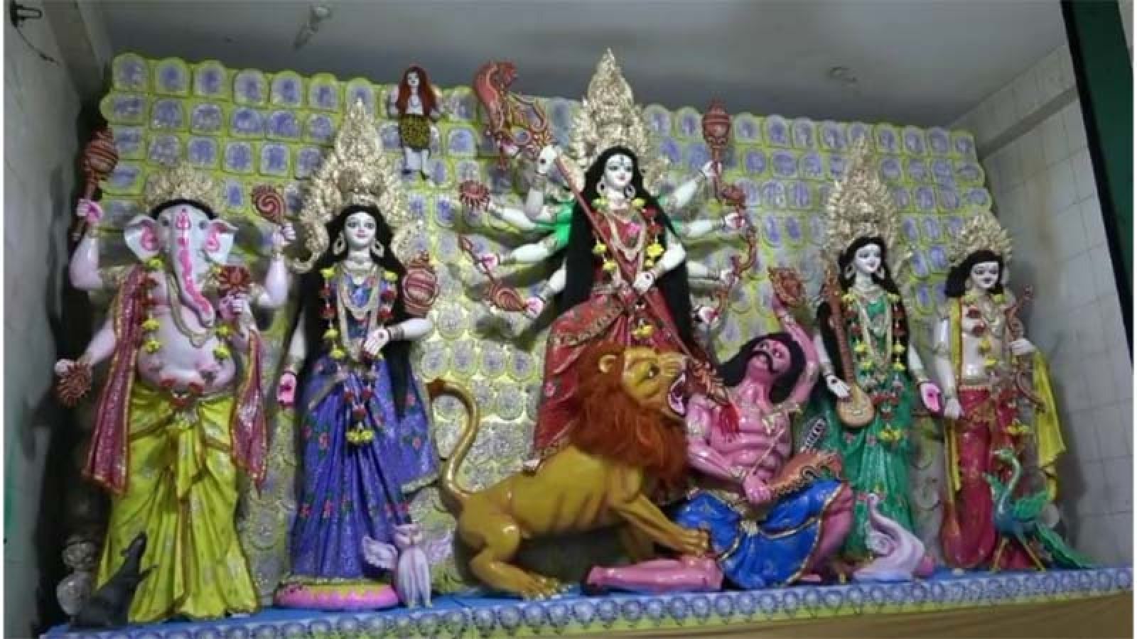 নাটোরে ৪০৩ মণ্ডপে দুর্গাপূজা শুরু, নিরাপত্তায় প্রশাসন