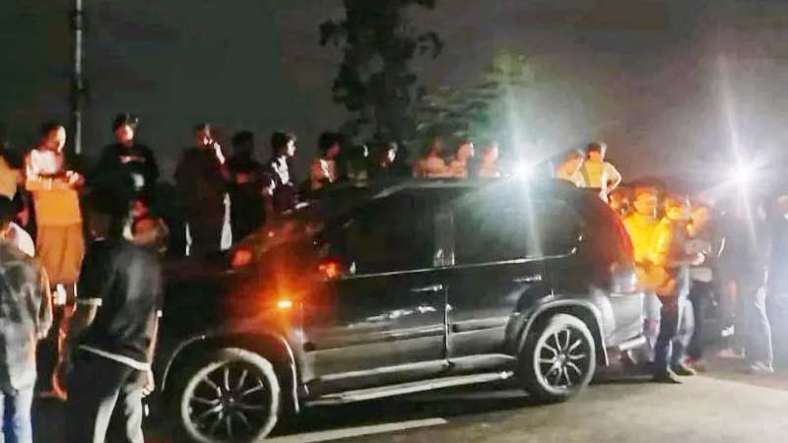 চট্টগ্রাম-রাঙামাটি মহাসড়কে প্রাইভেটকারকে লক্ষ্য করে গুলি, তারপরৃ