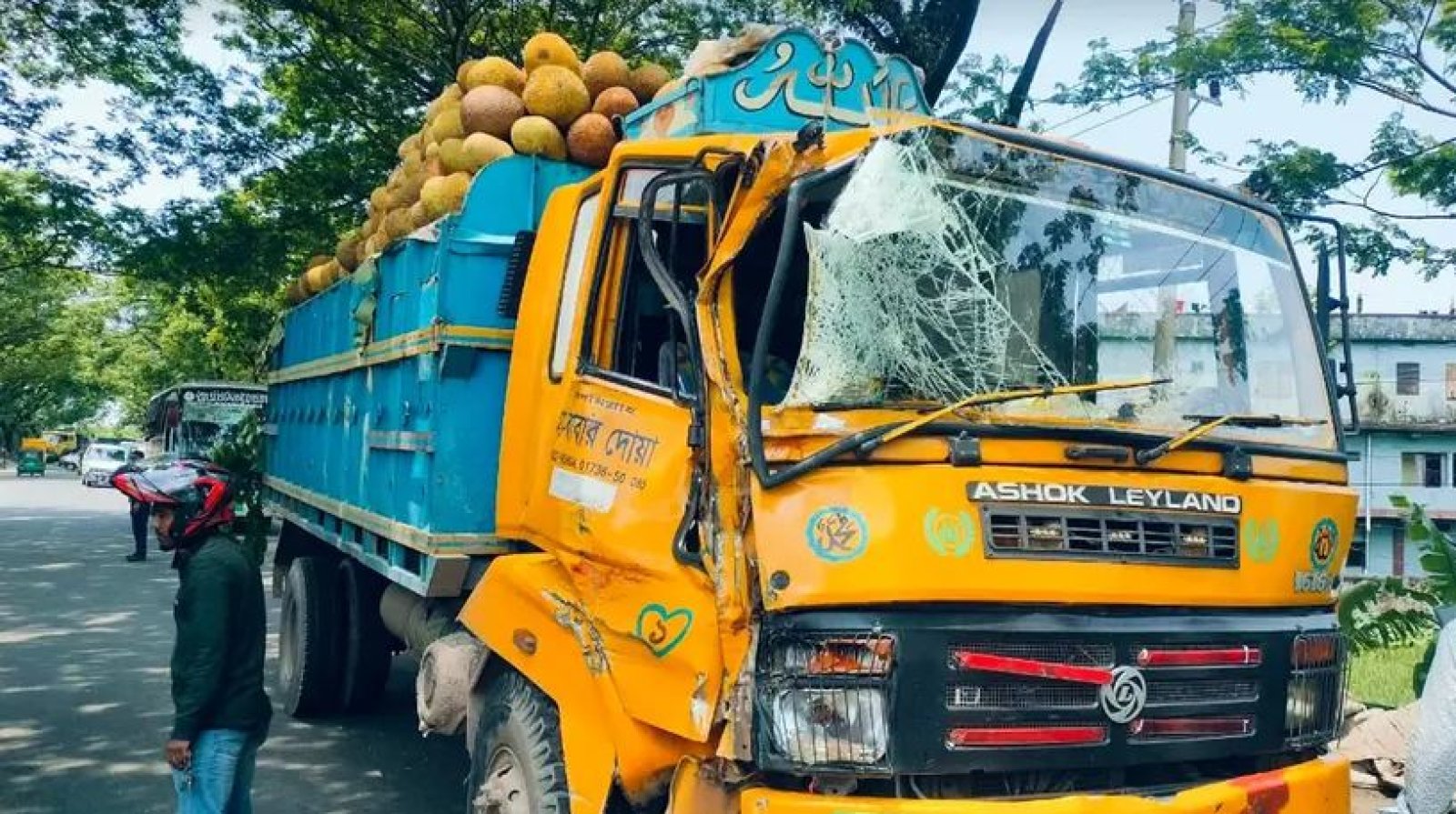 তিন জেলায় সড়কে প্রাণ গেল ১১ জনের