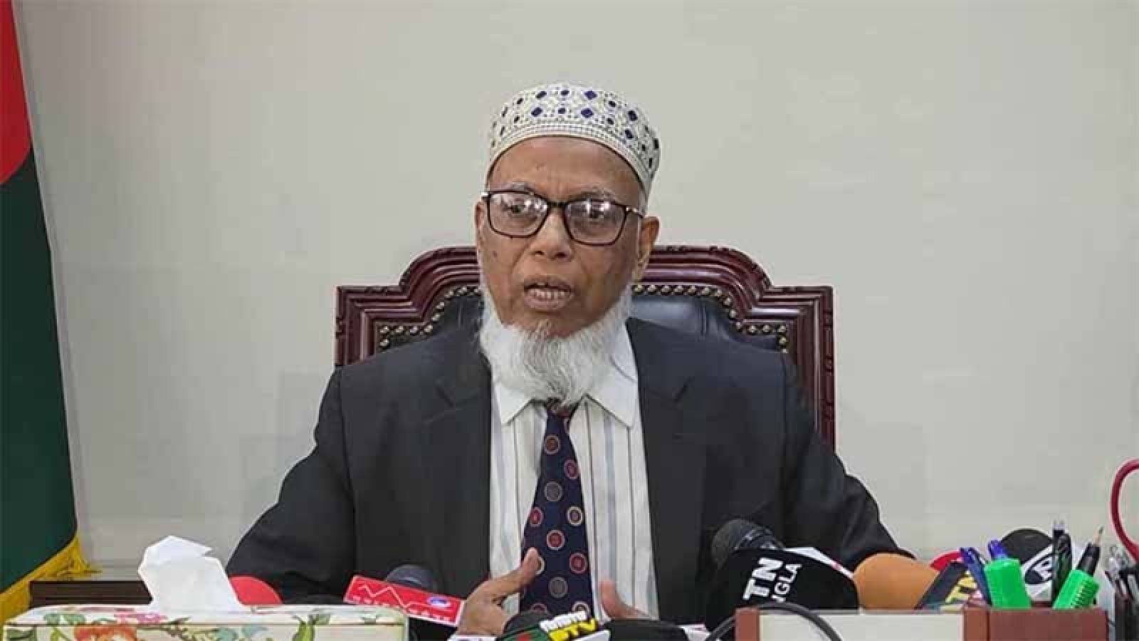 সেনাসদস্যদের সঙ্গে জামায়াতপ্রার্থীর ‘অশালীন’ আচরণ, তদন্তের পরে ব্যবস্থা