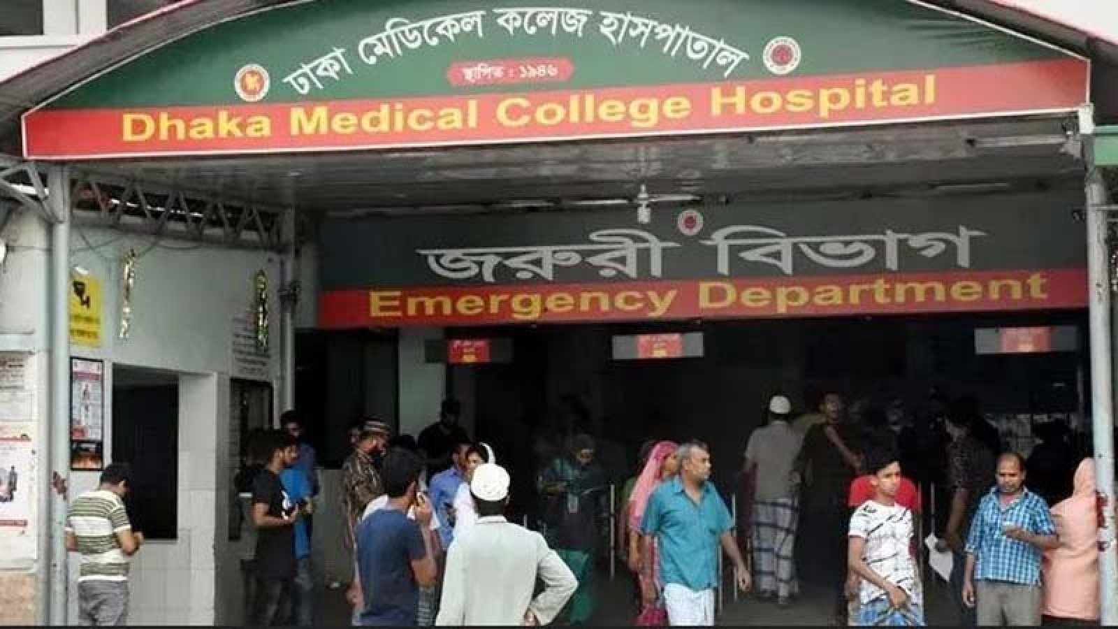 ট্রাকের ধাক্কায় প্রাণ গেলো পুলিশ সদস্যের মা ও স্ত্রীর