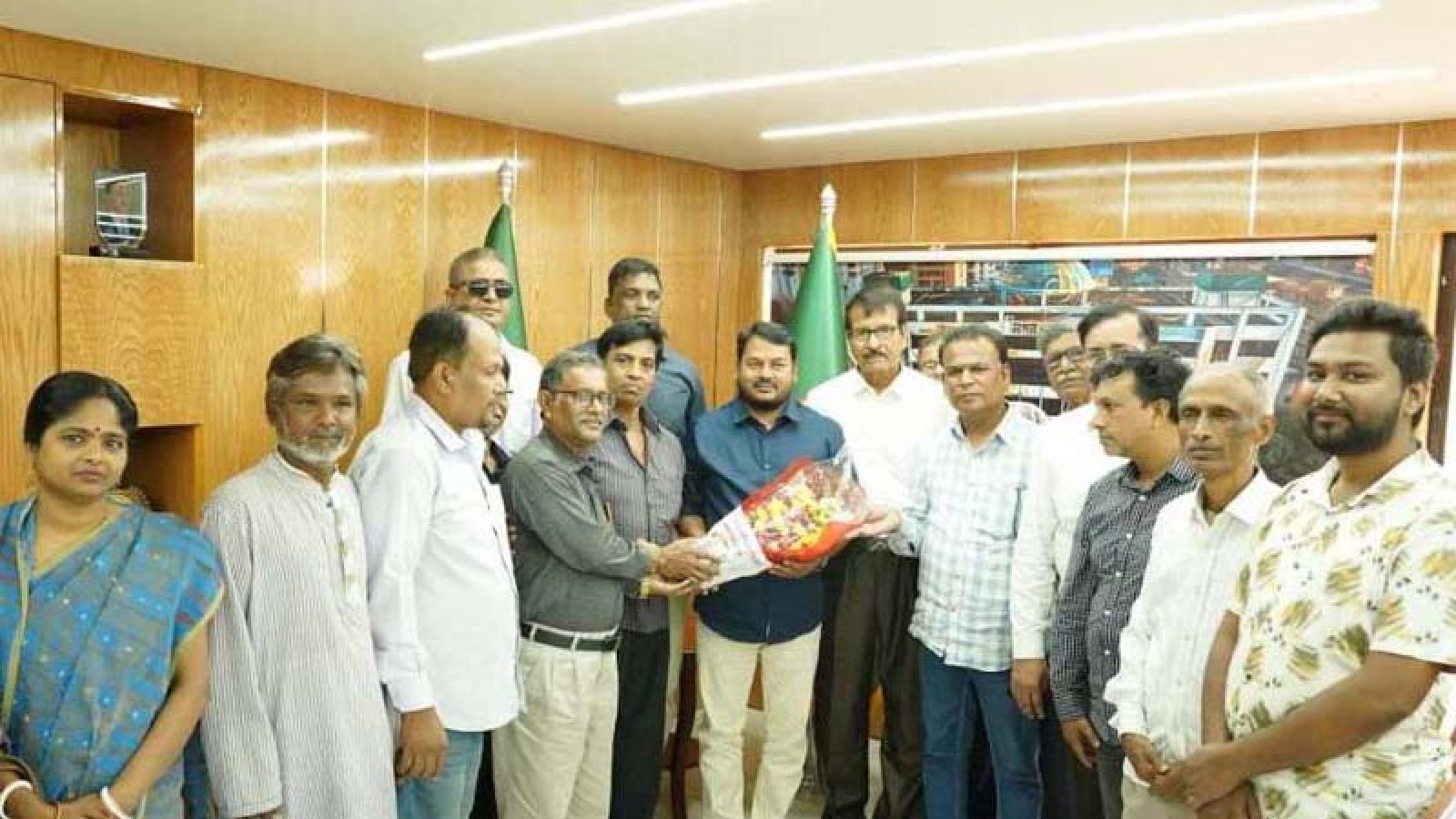 রাসিক প্রশাসকের সাথে চতুর্বেদী সার্বজনীন মন্দিরের নেতৃবৃন্দের সৌজন্য সাক্ষাৎ