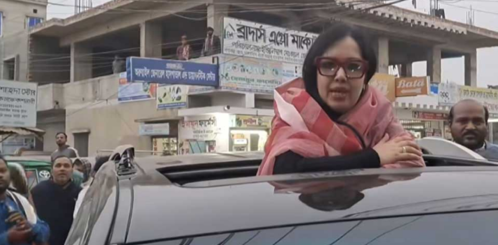 পথসভার মঞ্চ ভেঙে দেওয়ার অভিযোগ রুমিন ফারহানার