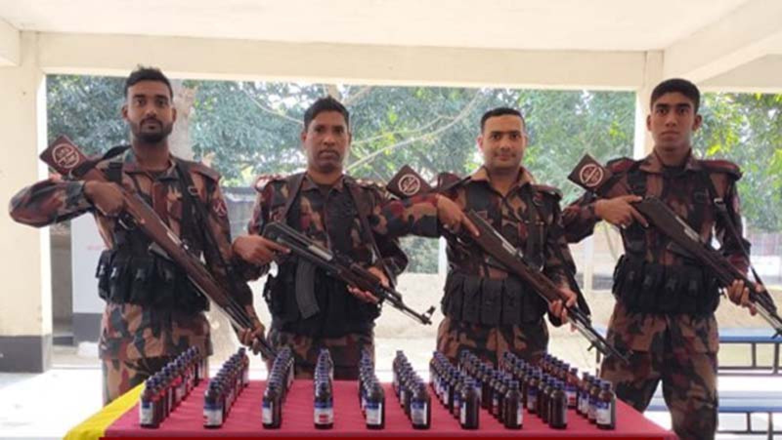 রাজশাহী’র সীমান্তে ভারতীয় ঊঝকটঋ সিরাপ জব্দ