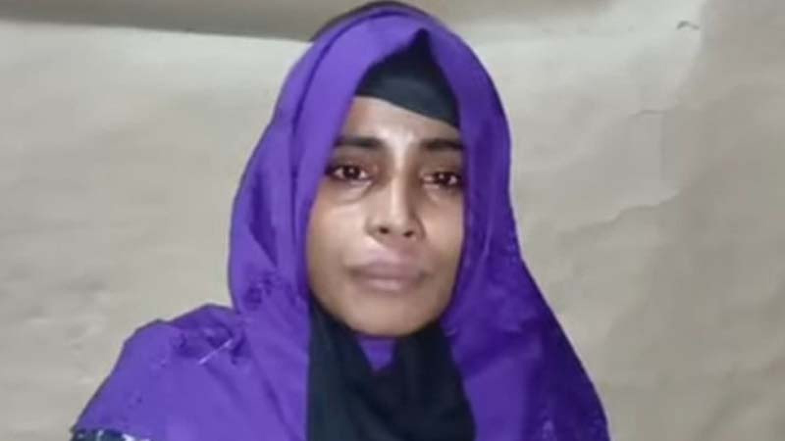 দুর্গাপুরে দুইদিন ধরে প্রেমিকের বাড়িতে তরুণীর অনশন