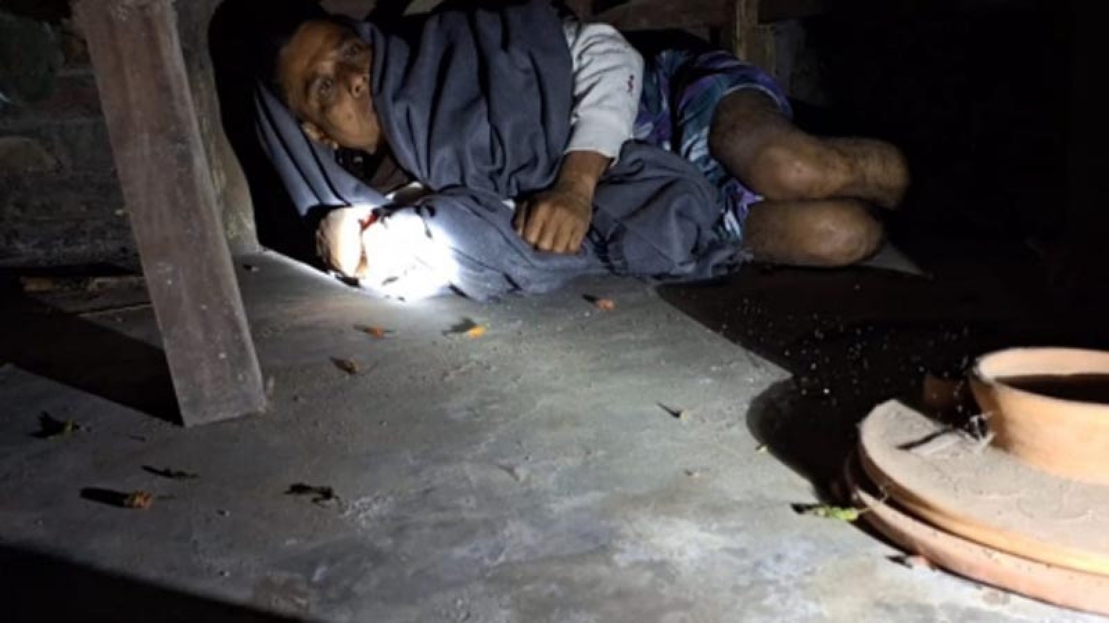 পরকীয়ার অভিযোগে পুঠিয়ায় আ’লীগ নেতাকে গণপিটুনি