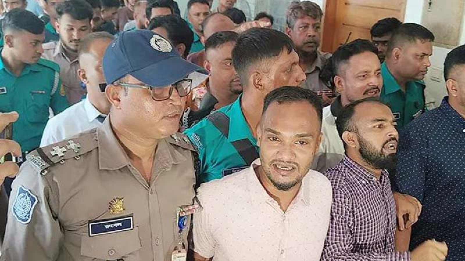 এমসি কলেজ ছাত্রাবাসে দলবদ্ধ ধর্ষণ: একজনের মৃত্যুদণ্ড তিনজনের যাবজ্জীবন