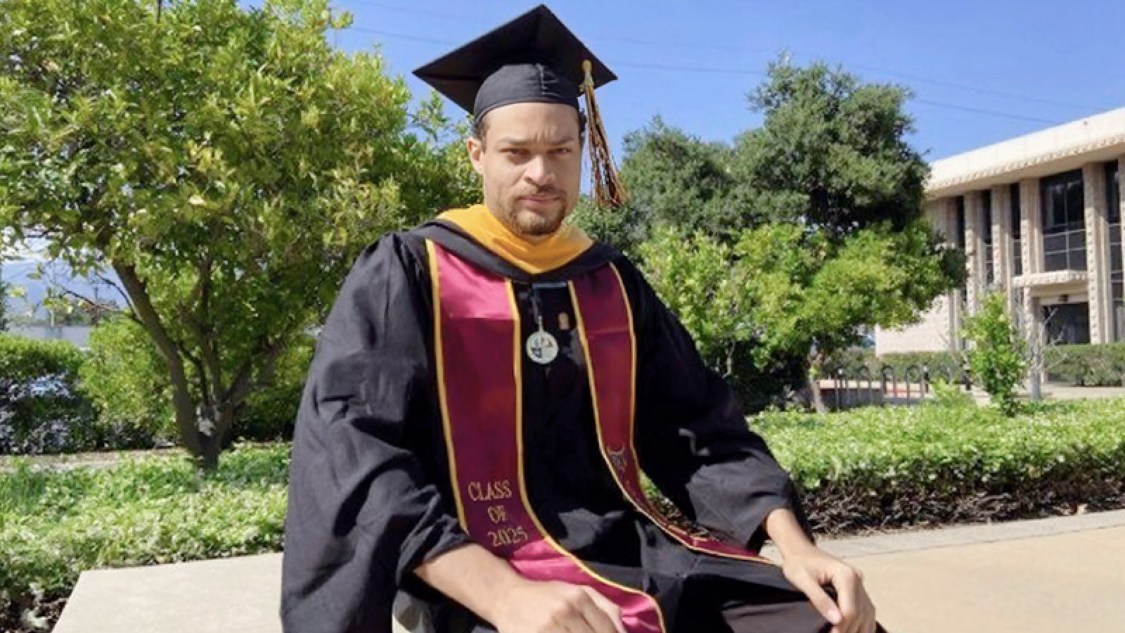 হোয়াইট হাউসের ডিনারে হামলা: মেধাবী প্রকৌশলী ও উদ্ভাবক অ্যালেন কেন অস্ত্র তুলে নিলেন