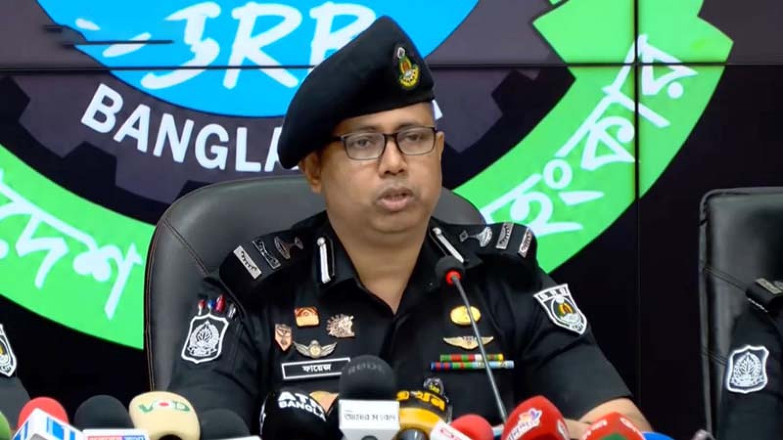৮-১০ লাখে যুব উন্নয়নের প্রশ্নপত্র ফাঁস, গ্রেপ্তার ৭ জনের ৫ জনই সরকারি কর্মচারী
