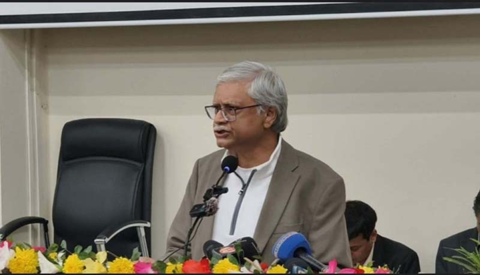 গণভোটে ‘হ্যাঁ’ দিতেই কেন্দ্রে যাব: রাবি উপাচার্য