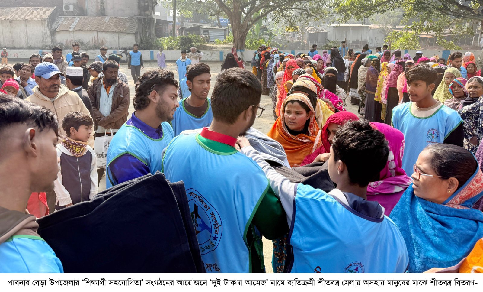 বেড়ায় ‘দুই টাকায়’ উষ্ণতার আমেজ ছড়ালো শিক্ষার্থীদের সংগঠন