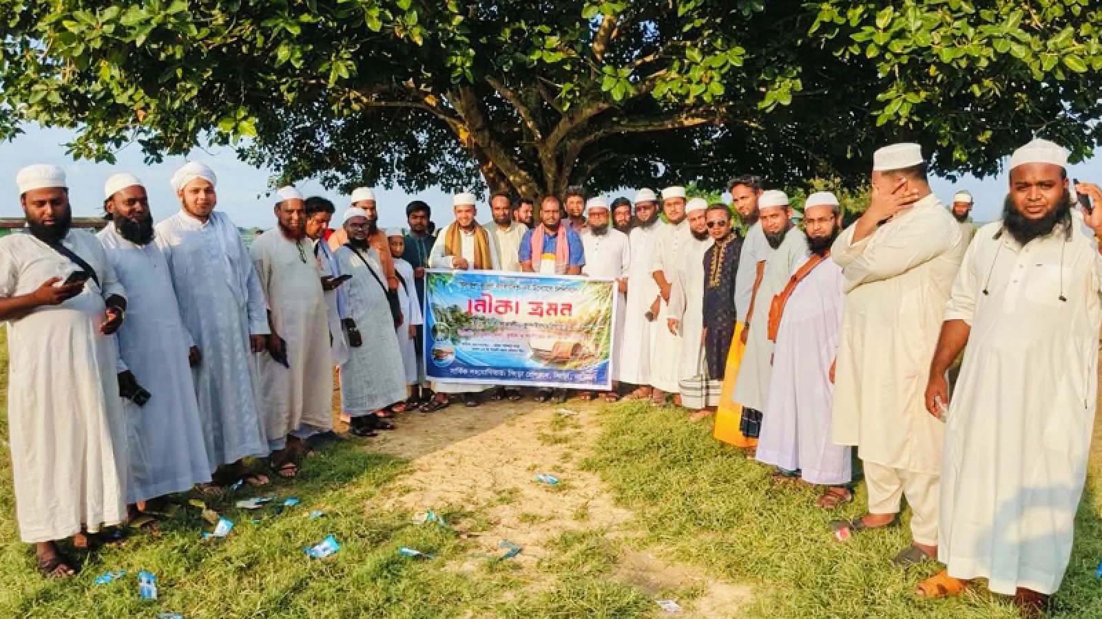 সিংড়ায় হিলফুল ফুজুল বাংলাদেশের নৌকা ভ্রমণ